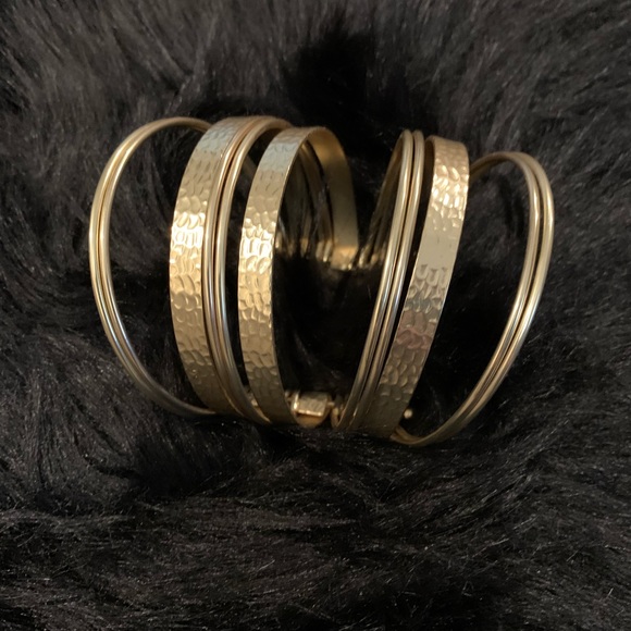 Gold cuff bracelet - Picture 2 of 3